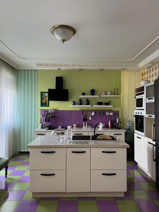 Продається двохрівнева квартира по вул. Коновальця (бічна ву