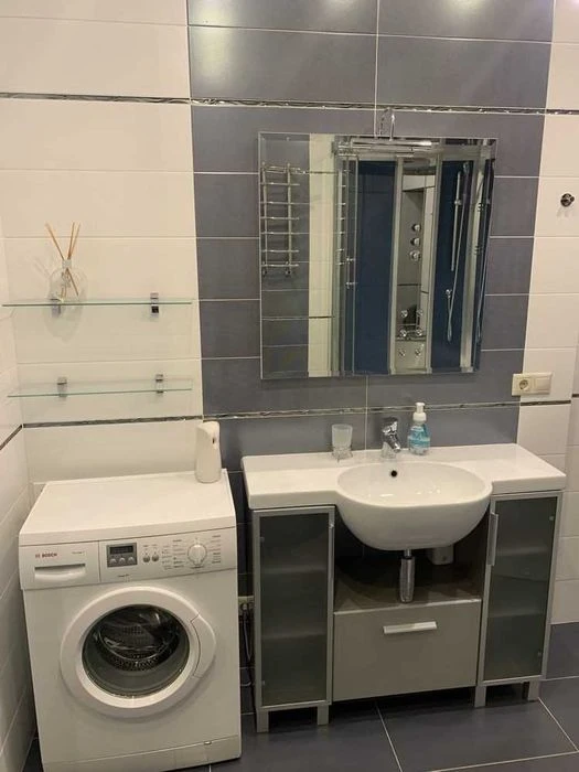 Продаж 3 кім квартири по вул.Сахарова (104 м.кв.).