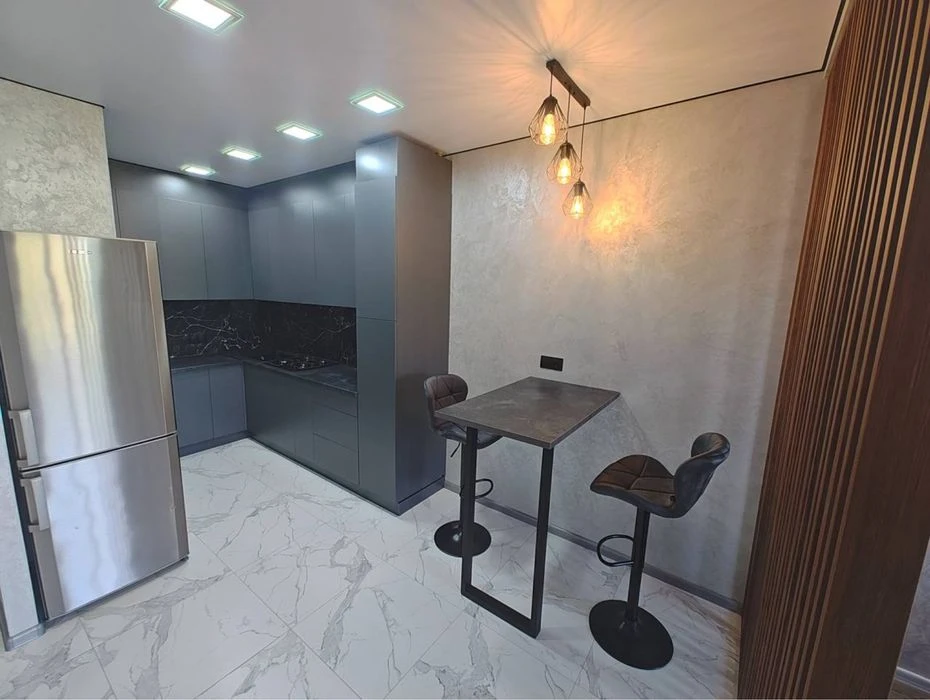 Продам квартиру по вул.  Мікльоша , 20
