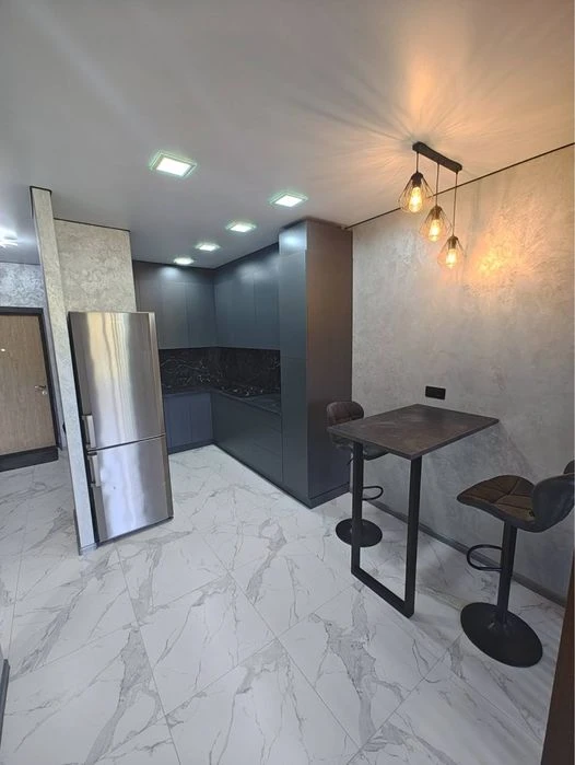 Продам квартиру по вул.  Мікльоша , 20