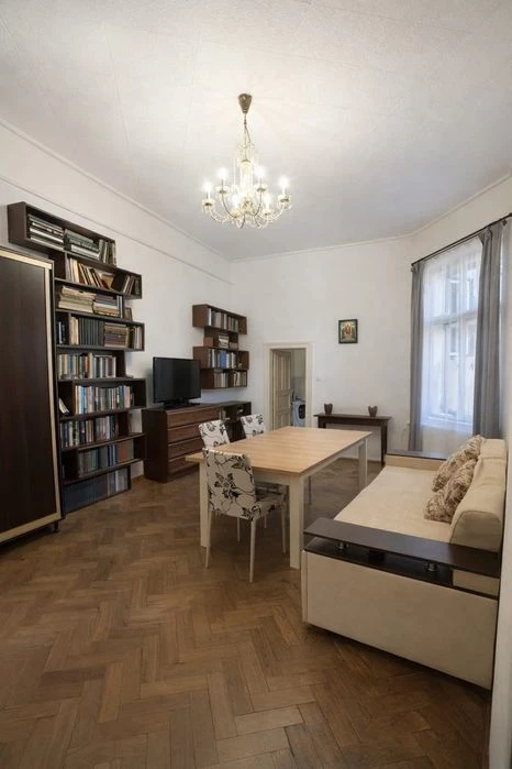 Продаж  квартира в Центрі вул.Грушевського  !