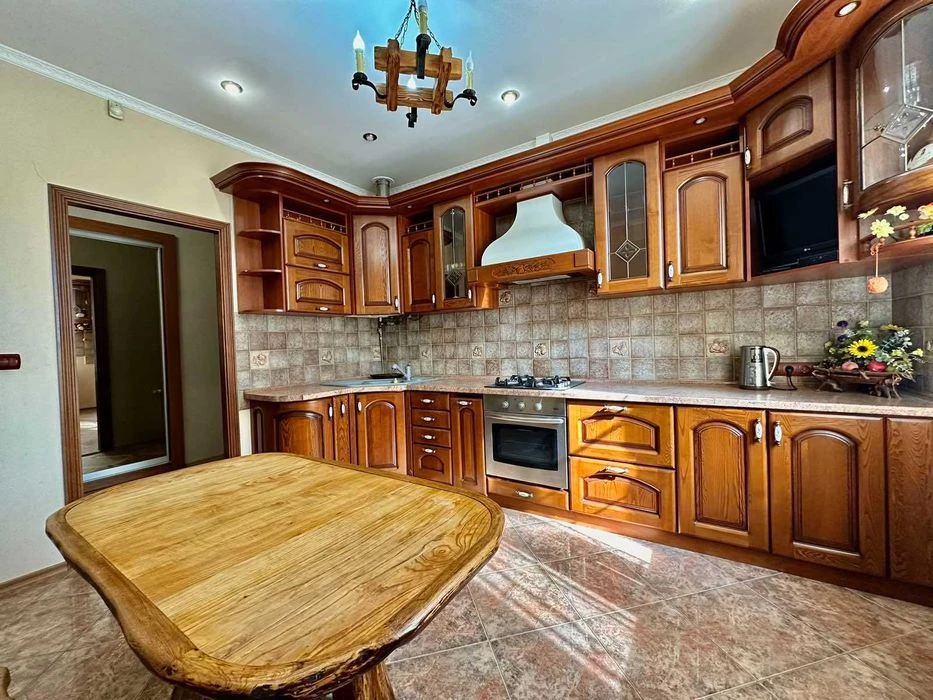 Продаж 3 кім квартири по вул.Мечникова(парковка, підвал)