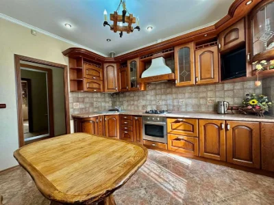 Продаж 3 кім квартири по вул.Мечникова(парковка, підвал)