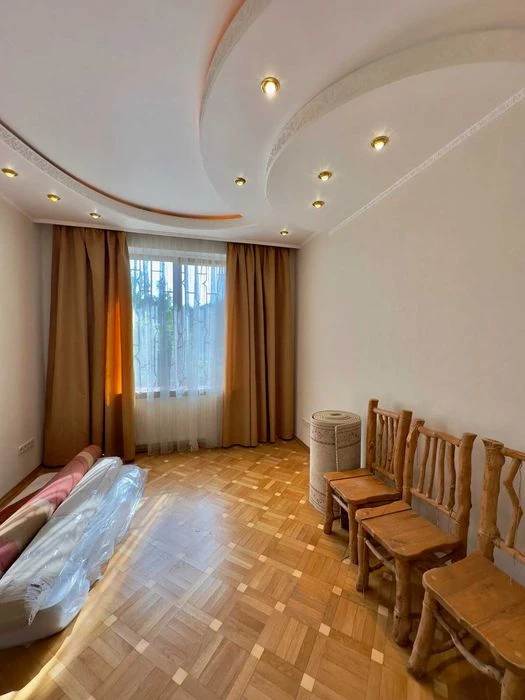 Продаж 3 кім квартири по вул.Мечникова(парковка, підвал)