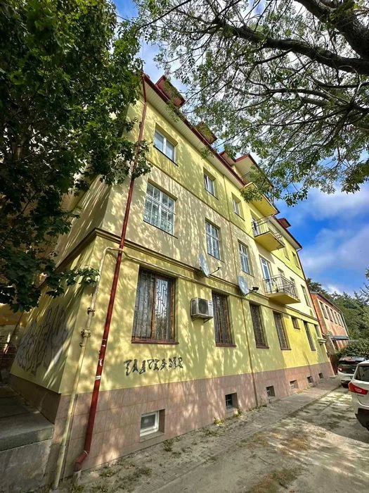 Продаж 3 кім квартири по вул.Мечникова(парковка, підвал)
