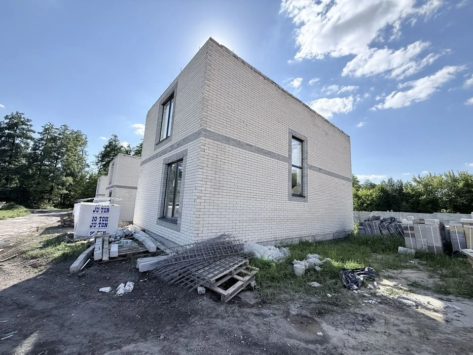 I am selling a house for 65,000 from Zabuzhnik near the lake