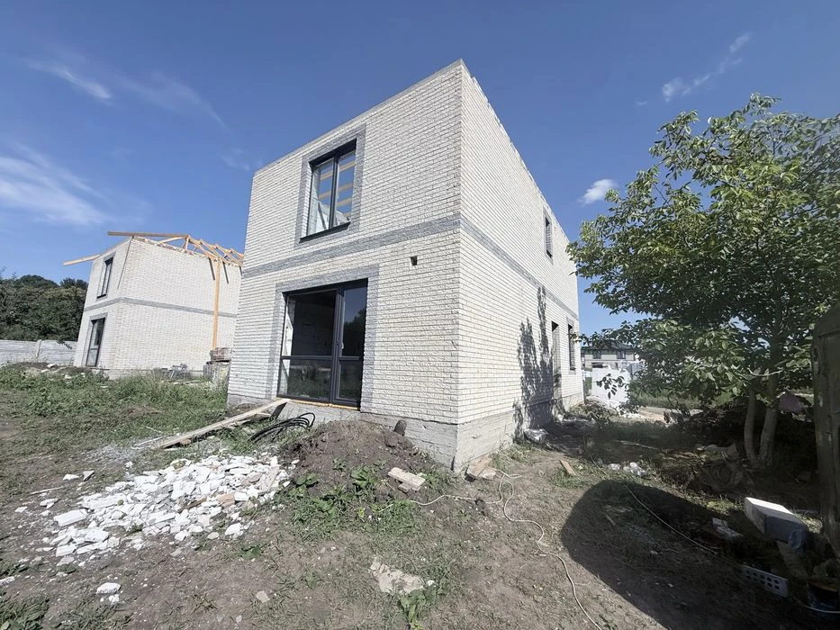 I am selling a house for 65,000 from Zabuzhnik near the lake