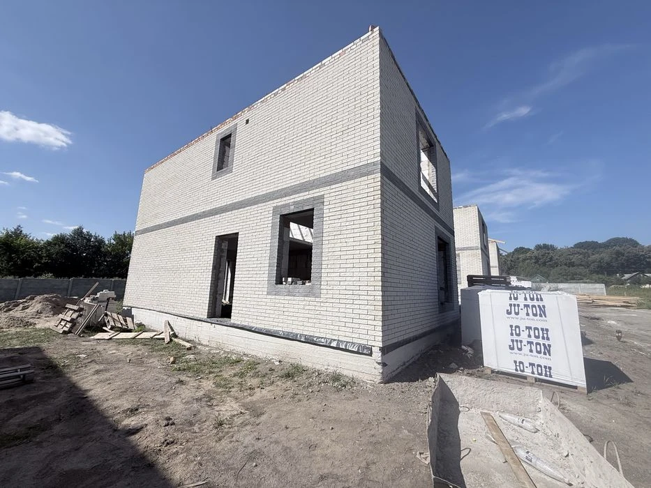I am selling a house for 65,000 from Zabuzhnik near the lake