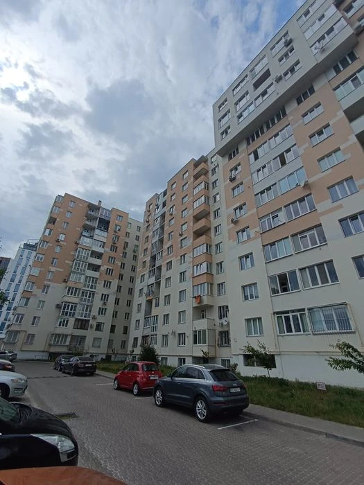 Продаж дворівневої 3к квартири в зданій новобудові по вул Пі