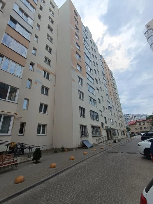Продаж дворівневої 3к квартири в зданій новобудові по вул Пі