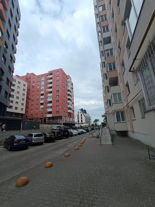 Продаж дворівневої 3к квартири в зданій новобудові по вул Пі