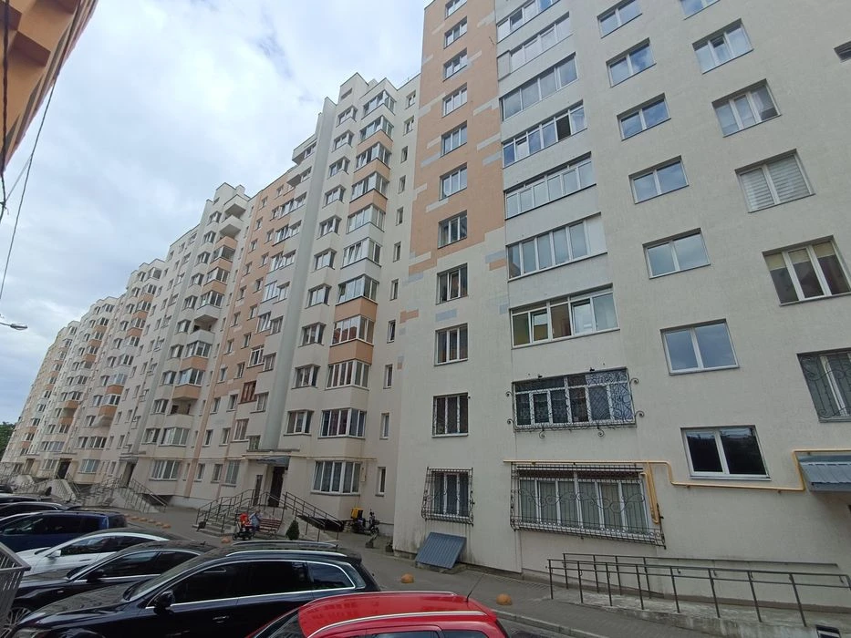 Продаж дворівневої 3к квартири в зданій новобудові по вул Пі