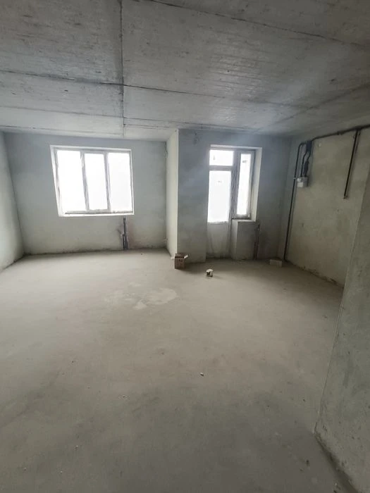 Продаж дворівневої 3к квартири в зданій новобудові по вул Пі