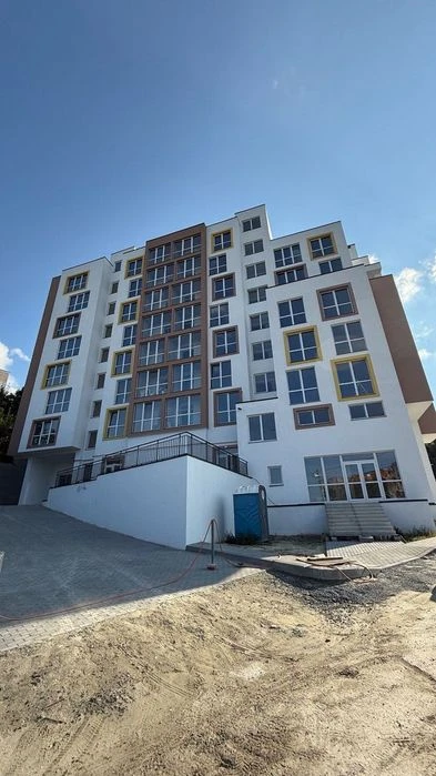 Здано/Продаж 2-кім. квартири 73,1 м/вул. Очеретяна, 11/Карпа