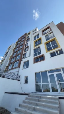 Здано/Продаж 2-кім. квартири 73,1 м/вул. Очеретяна, 11/Карпа
