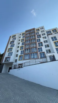 Здано/Продаж 2-кім. квартири 73,1 м/вул. Очеретяна, 11/Карпа