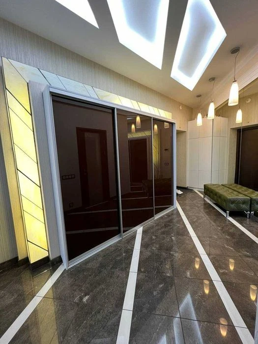 Продаж квартири в центрі з паркінгом