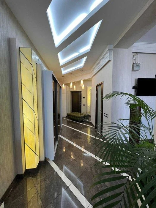 Продаж квартири в центрі з паркінгом