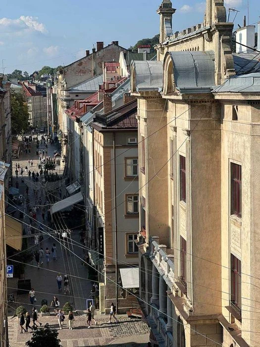 Продаж квартири в центрі з паркінгом