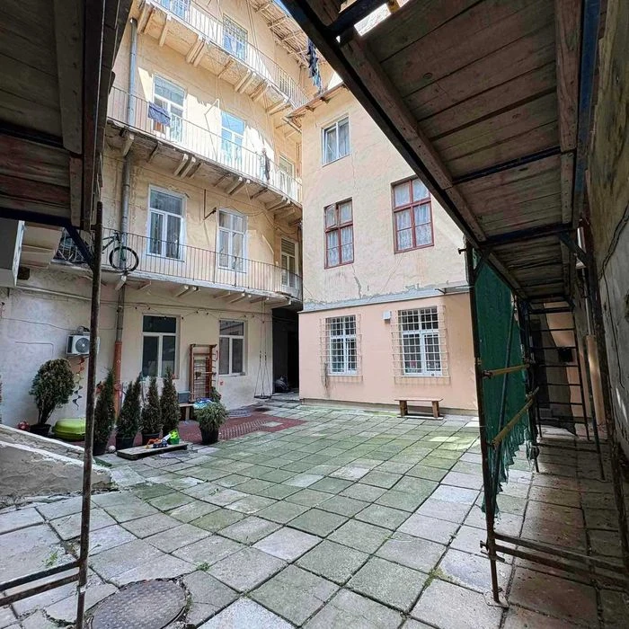Продаж 2 кім. квартири по вул. Винниченка