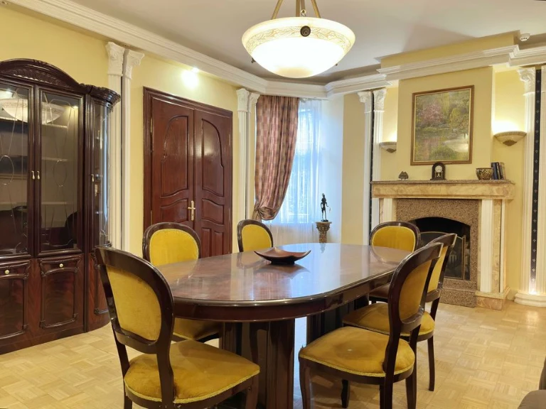 ПРОДАЖ 3-кімнатної квартири в ЦЕНТРІ МІСТА вул. Дудаєва 16 (