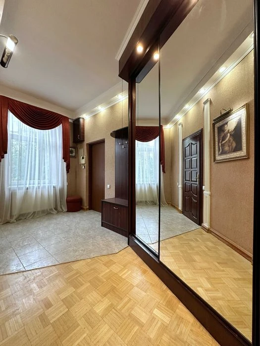 ПРОДАЖ 3-кімнатної квартири в ЦЕНТРІ МІСТА вул. Дудаєва 16 (