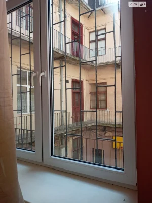 Продаж Квартира Площа Ринок