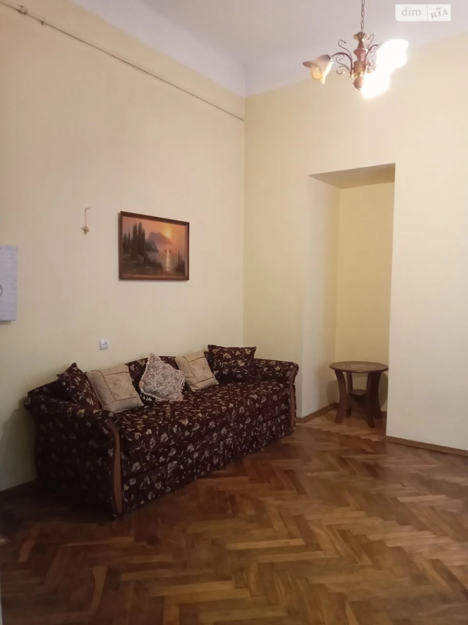 Продаж Квартира Площа Ринок