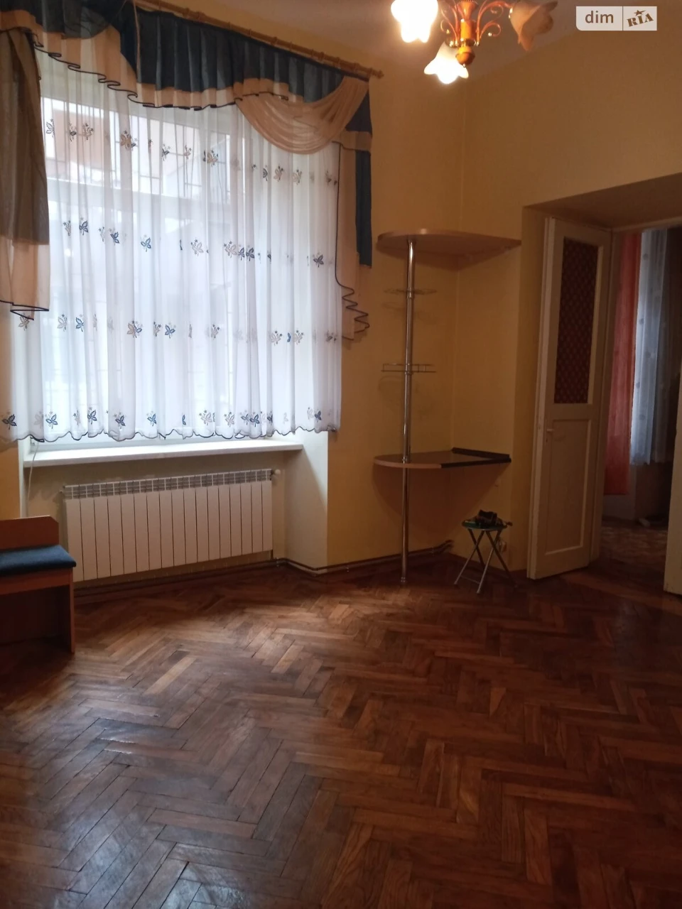 Продаж Квартира Площа Ринок