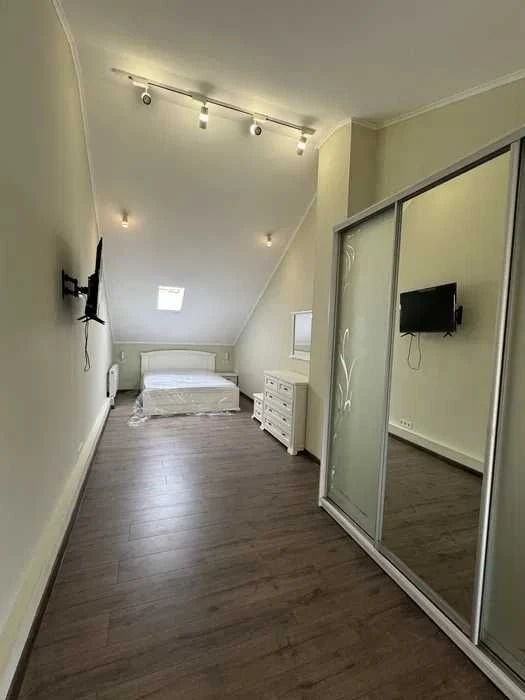 Selling a 3-room apartment (120 sq m) in a new building on Yaroslavskaya Street, CENTER