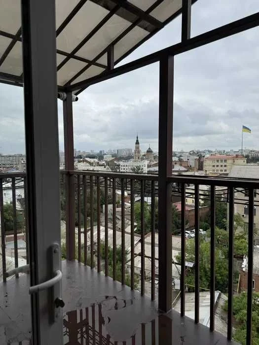 Selling a 3-room apartment (120 sq m) in a new building on Yaroslavskaya Street, CENTER