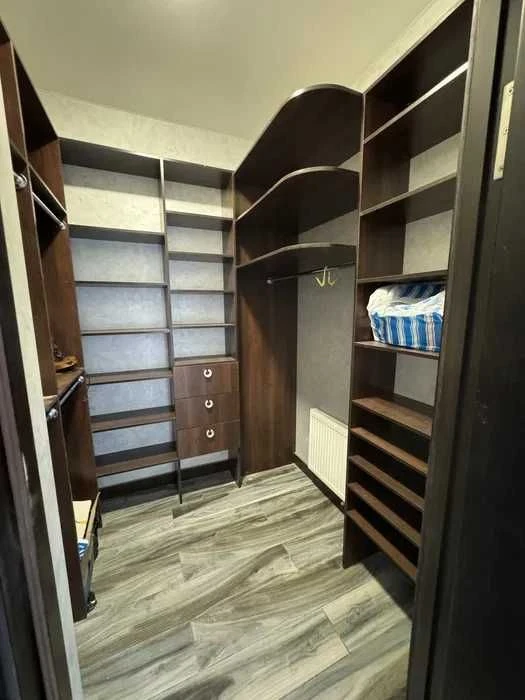 Selling a 3-room apartment (120 sq m) in a new building on Yaroslavskaya Street, CENTER
