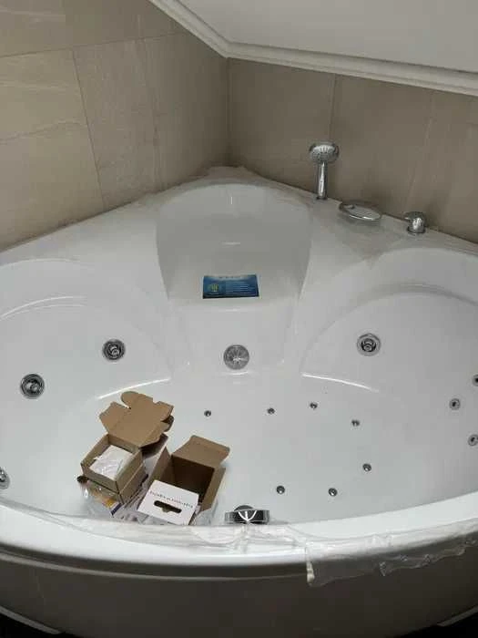 Selling a 3-room apartment (120 sq m) in a new building on Yaroslavskaya Street, CENTER