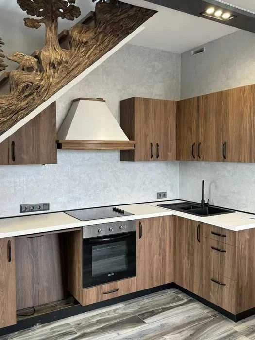 Selling a 3-room apartment (120 sq m) in a new building on Yaroslavskaya Street, CENTER