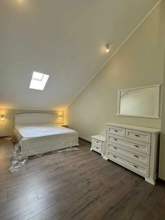 Selling a 3-room apartment (120 sq m) in a new building on Yaroslavskaya Street, CENTER