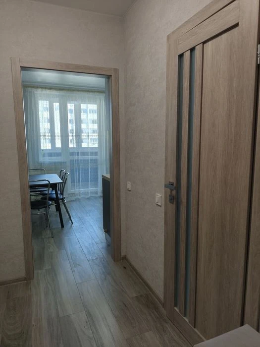 Selling a one-room apartment in a new building with major renovations.