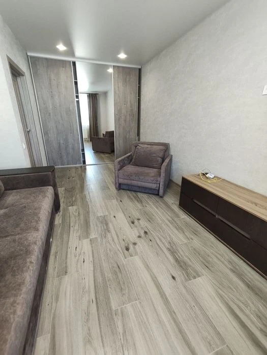 Selling a one-room apartment in a new building with major renovations.