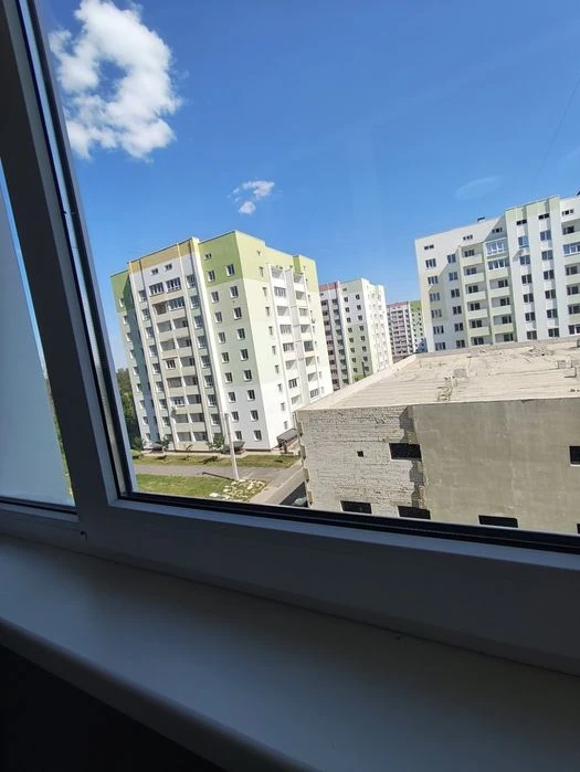 Selling a one-room apartment in a new building with major renovations.