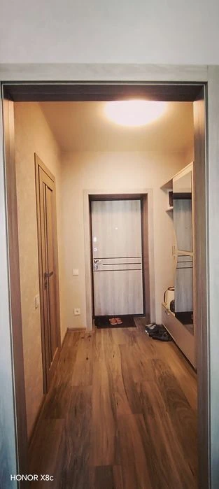 Selling a one-room apartment in a new building with major renovations.