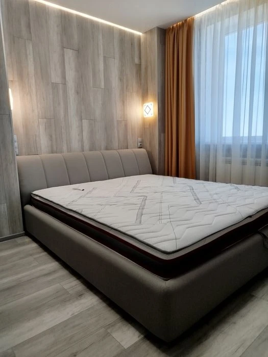 For sale 2-room apartment House on Zernovaya 77.2m2