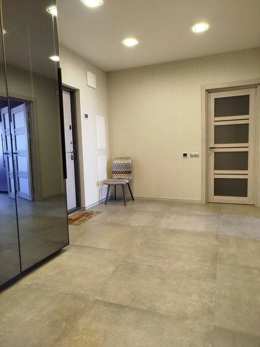 For sale 2-room apartment House on Zernovaya 77.2m2