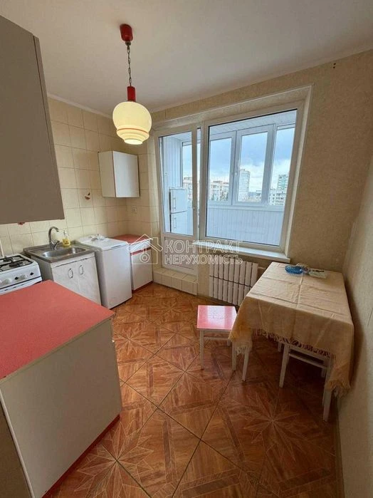Продається 1 к кв проспект Науки