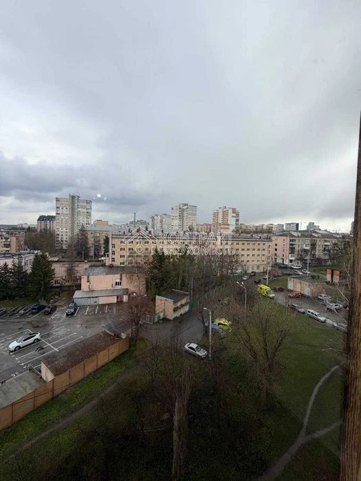 Продається 1 к кв проспект Науки