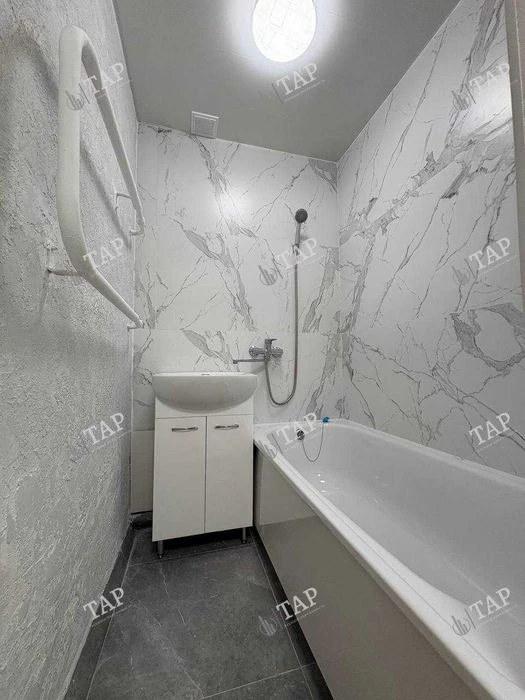 No commission for the buyer. Selling a real 1-room apartment