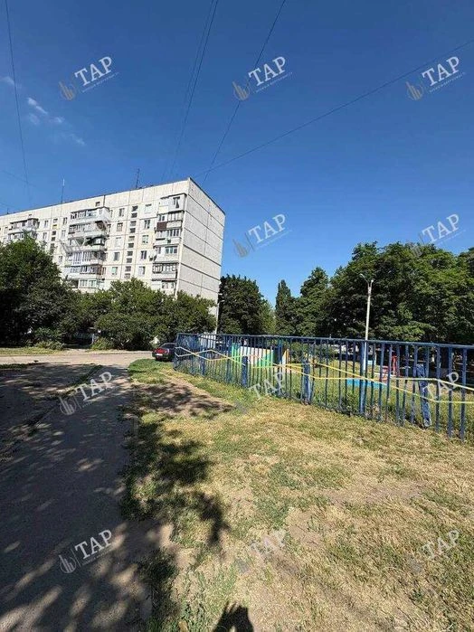 No commission for the buyer. Selling a real 1-room apartment