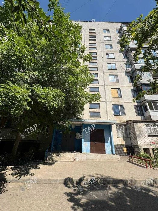 No commission for the buyer. Selling a real 1-room apartment