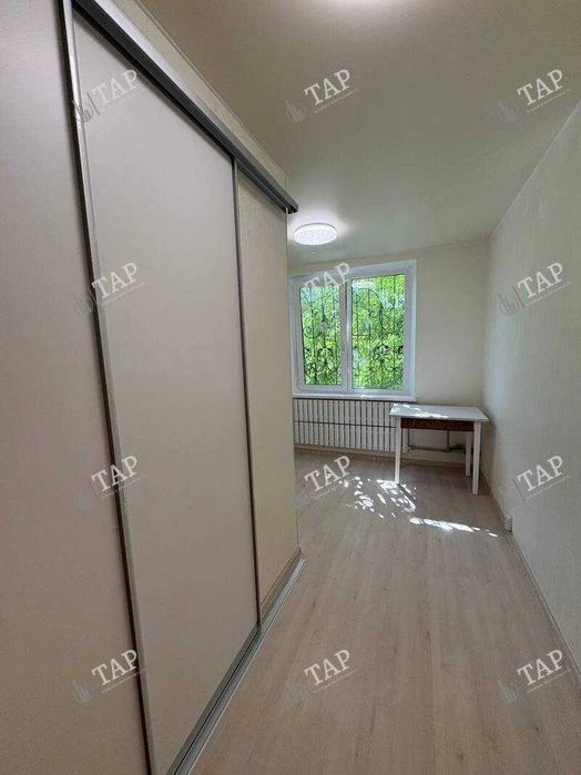 No commission for the buyer. Selling a real 1-room apartment