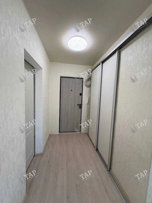 No commission for the buyer. Selling a real 1-room apartment