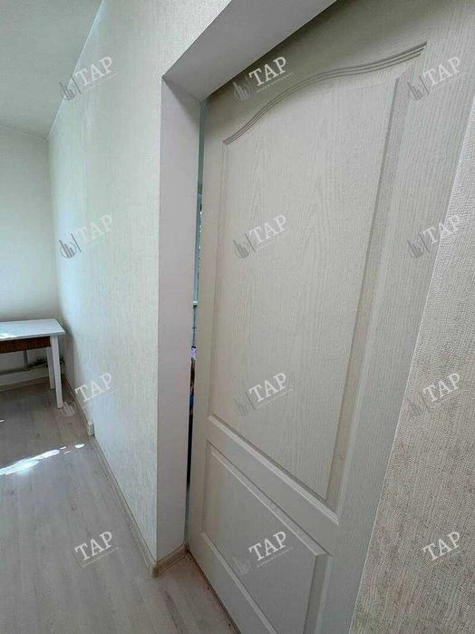 No commission for the buyer. Selling a real 1-room apartment