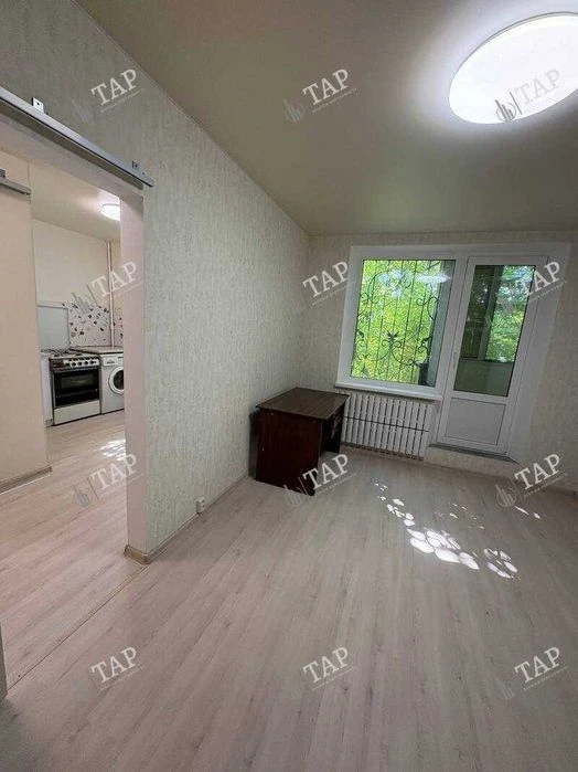 No commission for the buyer. Selling a real 1-room apartment